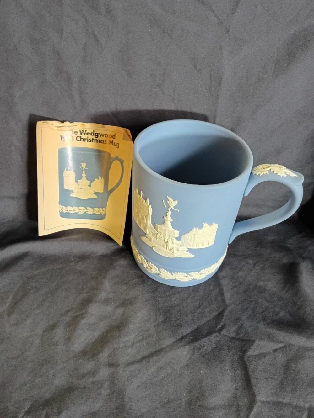 Wedgwood 1971 Christmas Mug Blue Jasperware Piccadilly Circus w Brochure